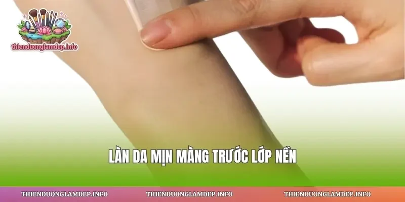 Làn da mịn màng trước lớp nền